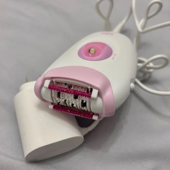 SOLD Silk-épil Epilator - Picture 3 of 3